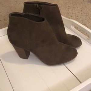 Old navy olive green bootie heels